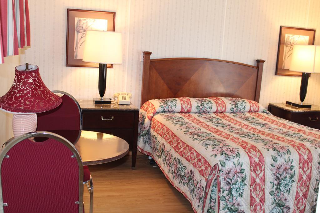 Royale Coach Motor Lodge Hampton Eksteriør billede